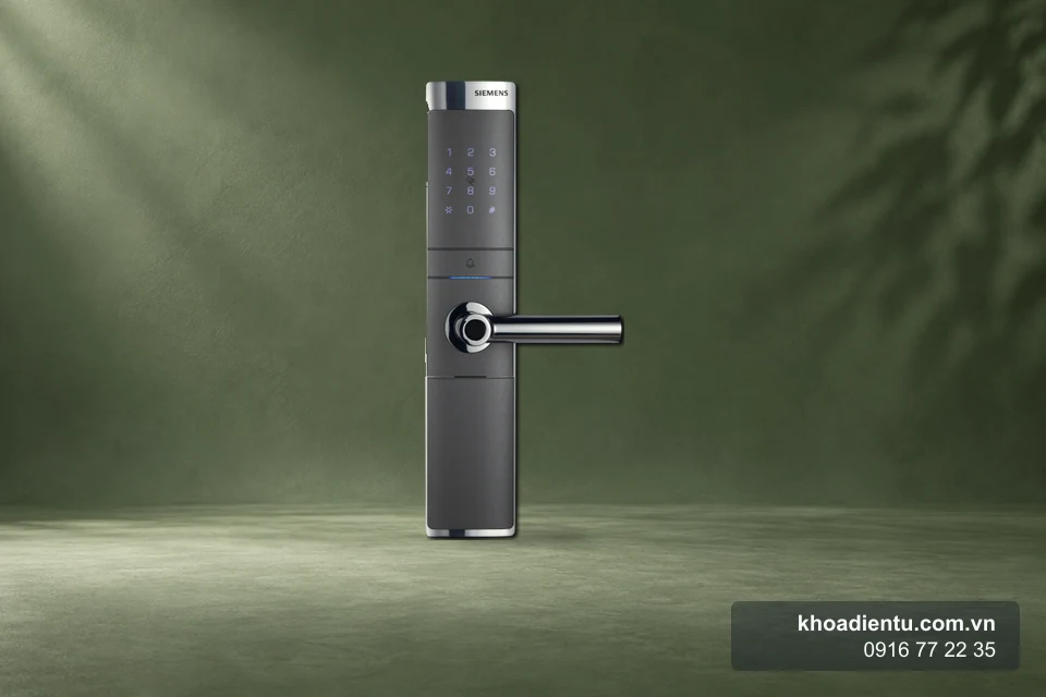 Khóa cửa vân tay Siemens L312 (Đức) trên nền studio xanh trầm