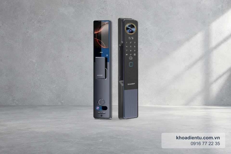 Khóa nhận diện khuôn mặt Sharp H7-FV (Nhật) trên nền studio bê tông sáng