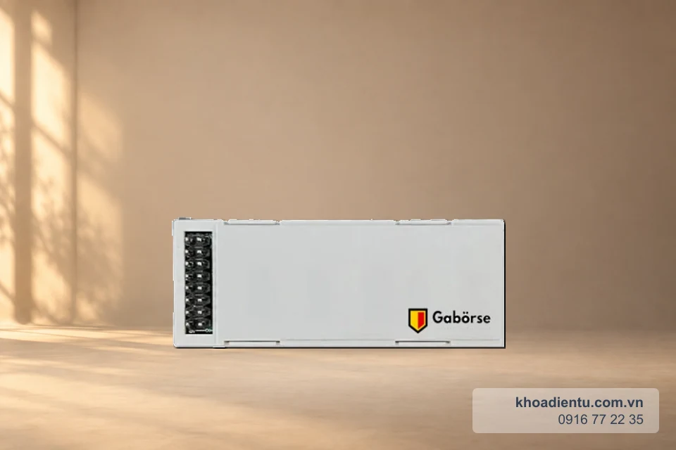Module kết nối Wifi Gabörse WB-100C trên nền studio be với ánh sáng ấm