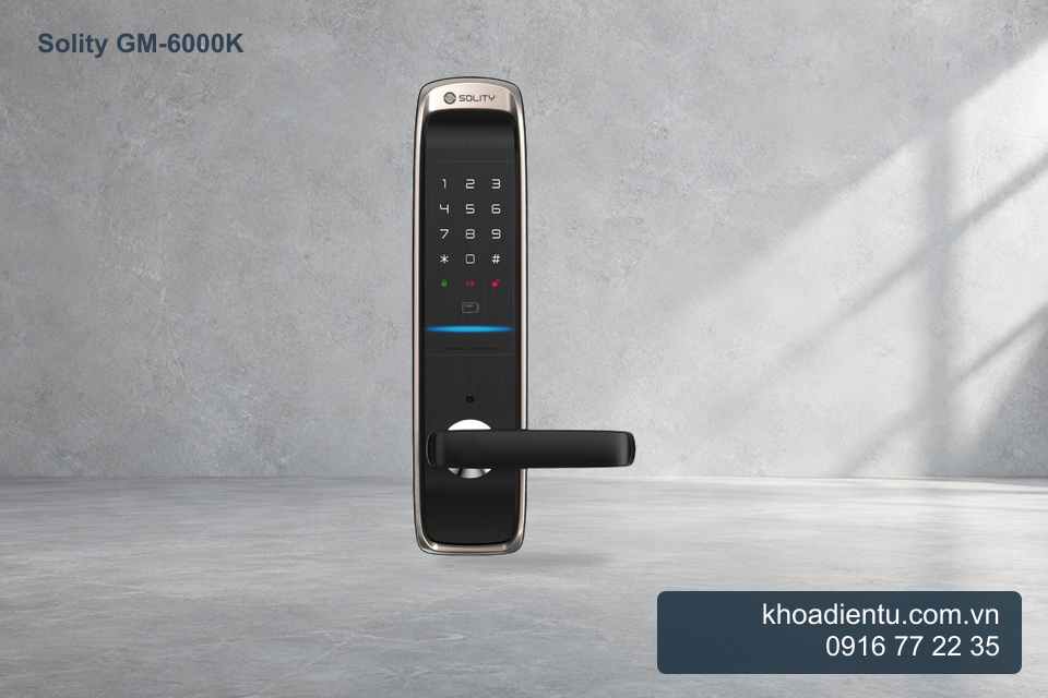 Khóa cửa điện tử thẻ từ Solity GM-6000K trong studio bê tông sáng