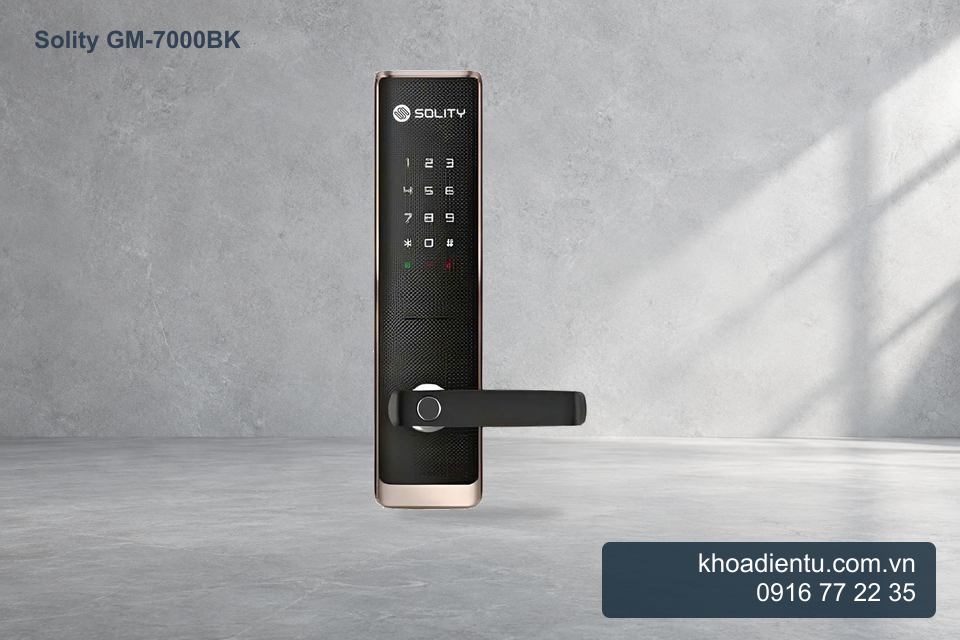 Khóa Cửa Vân Tay Điện Tử Solity GM-7000BK trong studio bê tông sáng